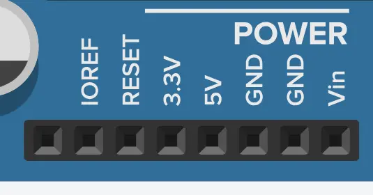 Imagen de la placa Arduino en Tinkercad mostrando los pines de voltaje y tierra.