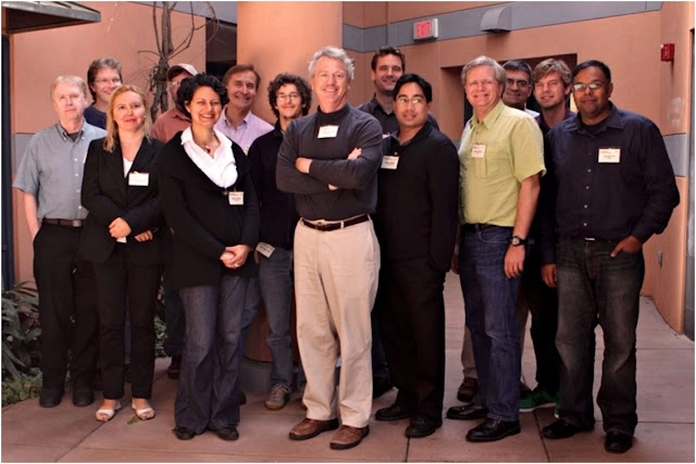 Fotografía de la fiesta del 60 cumpleaños de Bob Kirshner, conjunto de estudiantes y postdocs que trabajamos con él en algún momento.